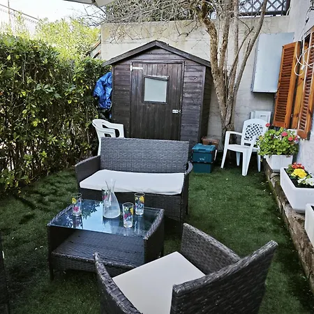 L04 - Con Giardino Διαμέρισμα